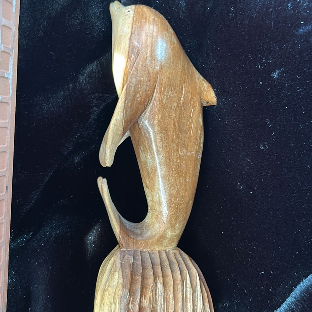 Hand carved Wood Dolphin excellent condition, height about 8 1/2 inches